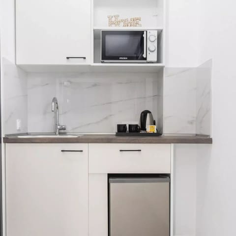 Hypo-allergenic bedding, memory foam beds, in-room safe