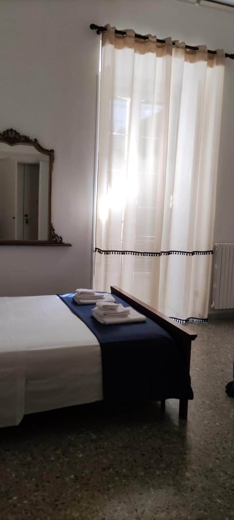 Room, 1 Bedroom, Accessible, Smoking | 1 bedroom
