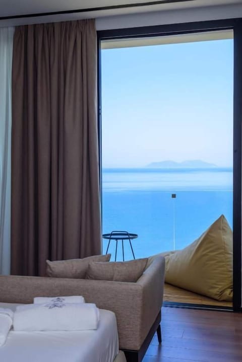 Superior Double Room, Sea View | Desk, free WiFi, bed sheets