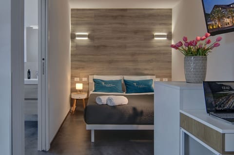 Minibar, desk, free WiFi, bed sheets