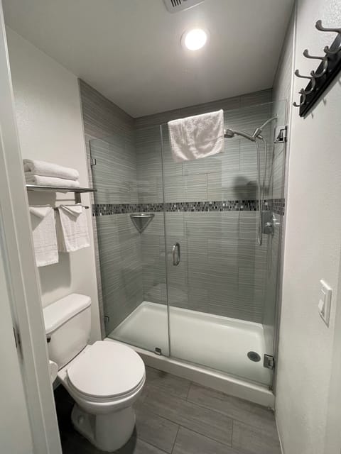 Room, 1 King Bed, Non Smoking | Pillowtop beds, desk, laptop workspace, free WiFi