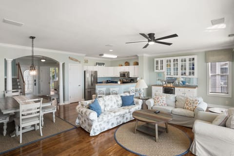 House, Multiple Beds, Balcony, Ocean View | Living area