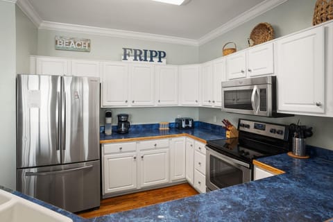 House, Multiple Beds, Balcony, Ocean View | Private kitchen | Coffee/tea maker