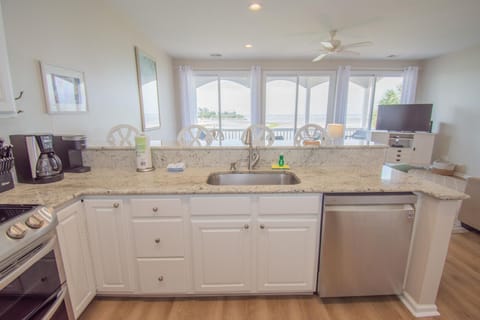 House, Multiple Beds, Balcony, Ocean View | Private kitchen | Stovetop, coffee/tea maker