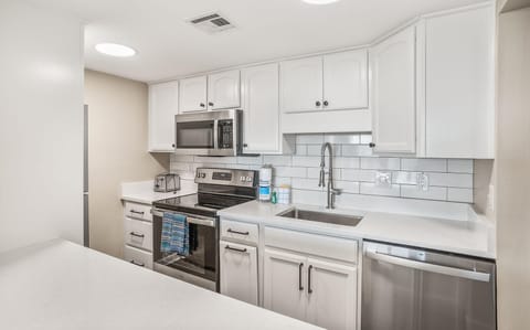 House, Multiple Beds, Kitchen, Ocean View | Private kitchen