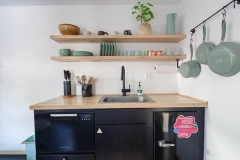 Deluxe Suite | Private kitchen | Mini-fridge, dishwasher, toaster oven, waffle maker