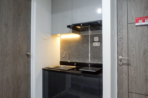 Room | Private kitchen | Fridge, stovetop, cookware/dishes/utensils