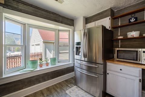 Cottage, 4 Bedrooms | Private kitchen | Fridge, oven, coffee/tea maker, toaster