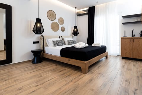 Classic Studio | Individually decorated, individually furnished, laptop workspace