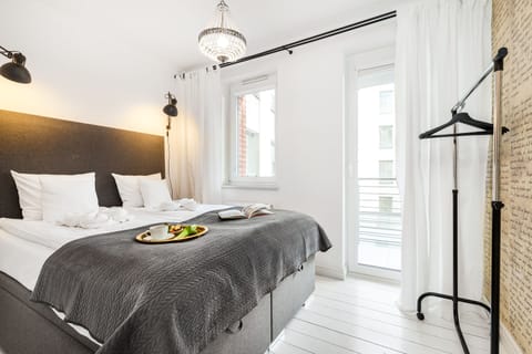 1 bedroom, individually decorated, individually furnished