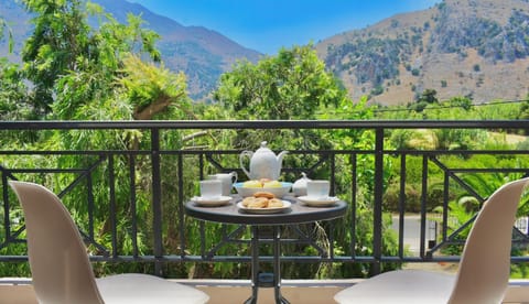 Exclusive Double or Twin Room, 1 Bedroom, Non Smoking, Mountain View | Egyptian cotton sheets, premium bedding, down comforters