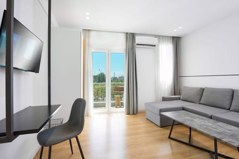 Superior Suite | Living area | 32-inch Smart TV with cable channels, TV, Netflix