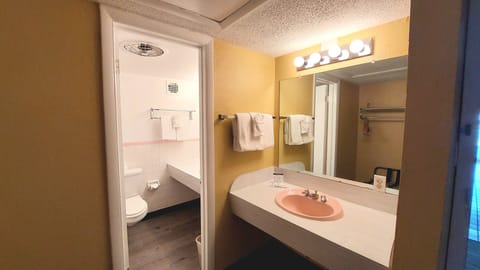 Deluxe Room, 1 King Bed | Bathroom | Combined shower/tub, hair dryer, towels, soap