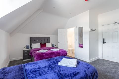 Family Triple Room, Multiple Beds, Non Smoking, Ensuite | Free WiFi, bed sheets