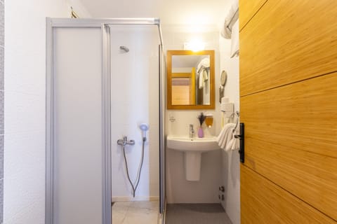 Double Room, 1 Double Bed, Non Smoking, Pool View | In-room safe, desk, laptop workspace, soundproofing