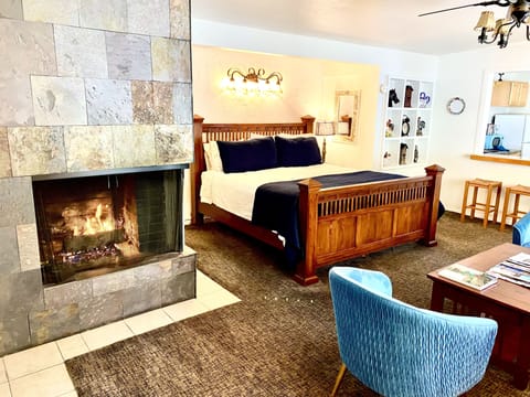 Studio, 1 King Bed, Fireplace | Premium bedding, pillowtop beds, individually decorated