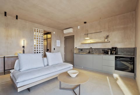 30-inch Smart TV with satellite channels, TV, Netflix