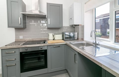 Exclusive House, Private Bathroom, Garden View (King Pin Corner) | Shared kitchen