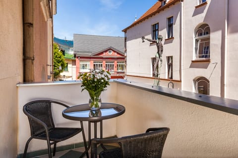 Classic Apartment | Balcony