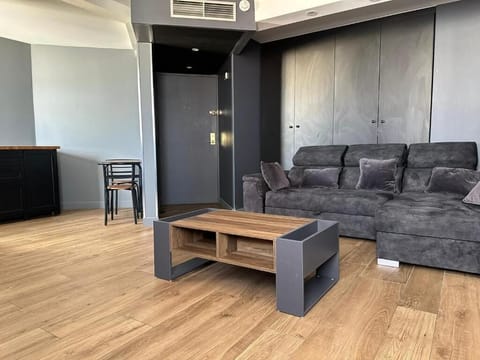 Family Room, Multiple Beds | Premium bedding, in-room safe, laptop workspace, iron/ironing board