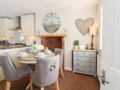 Cottage | 2 bedrooms, individually decorated, individually furnished, free WiFi