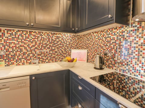 Cottage | Private kitchen | Fridge, dishwasher, cookware/dishes/utensils