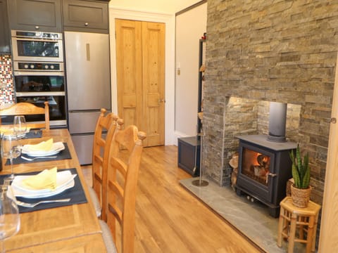 Cottage | Private kitchen | Fridge, dishwasher, cookware/dishes/utensils