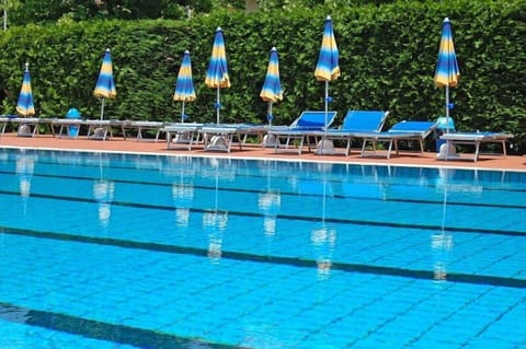 Seasonal outdoor pool, pool umbrellas, sun loungers