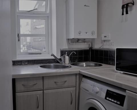 Cottage | Private kitchen | Microwave, dishwasher, coffee/tea maker, toaster