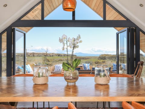 Cottage | Private kitchen | Fridge, microwave, dishwasher, electric kettle