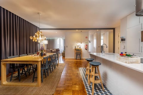 House | 5 bedrooms, WiFi