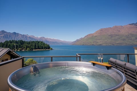 Apartment | Private spa tub