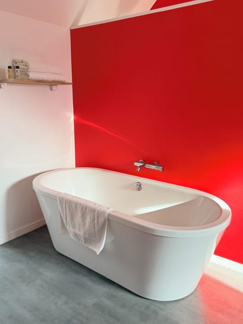 Premium Double or Twin Room | Bathroom | Free toiletries, hair dryer, towels, soap