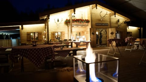 5 restaurants, dinner served, Italian cuisine