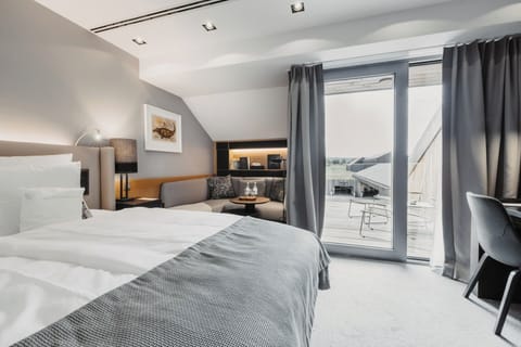 Comfort Double Room | Pillowtop beds, free minibar, in-room safe, individually decorated