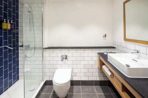 Combined shower/tub, eco-friendly toiletries, hair dryer, towels