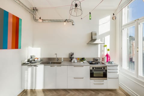 Deluxe Apartment | Private kitchen | Shared fridge, microwave