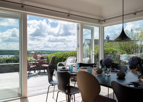 Cottage | Dining