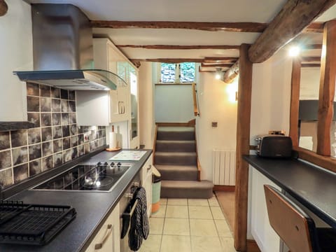 Cottage | Private kitchen | Fridge, dishwasher, cookware/dishes/utensils