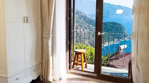Panoramic Room | Frette Italian sheets, premium bedding, individually decorated