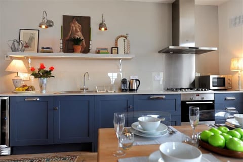 Cottage | Private kitchen | Fridge, dishwasher, cookware/dishes/utensils