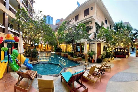 Indoor pool, sun loungers
