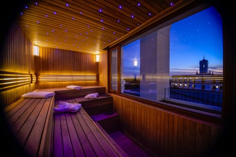 Couples treatment rooms, body treatments, hydrotherapy