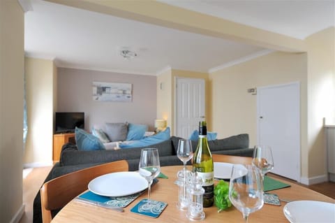 Cottage | Dining