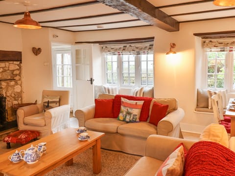 Cottage | Living area | Fireplace