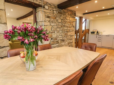 Cottage | Private kitchen | Fridge, dishwasher, electric kettle, toaster