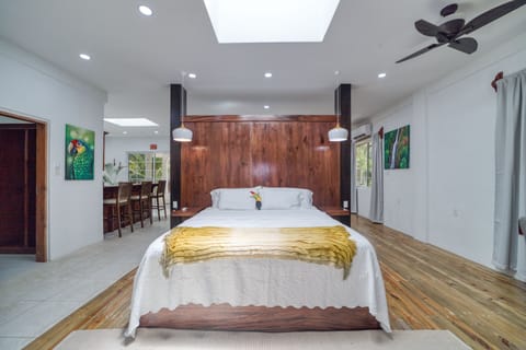 Luxury Villa, 1 King Bed, Non Smoking, Bathtub (Jungle Villa) | Egyptian cotton sheets, premium bedding, Tempur-Pedic beds, in-room safe