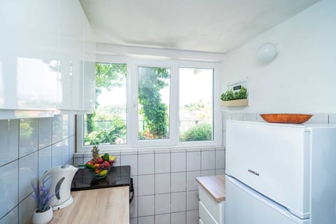 Apartment (One Bedroom Apartment with Garden) | Private kitchen | Fridge
