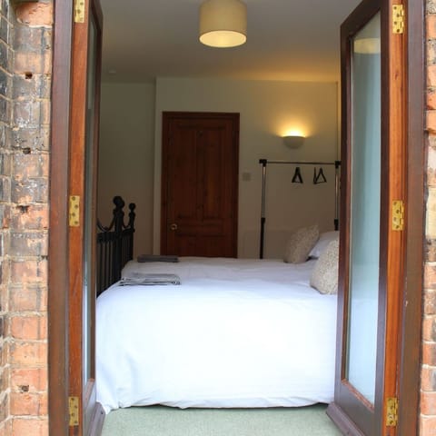 Individually decorated, free WiFi, bed sheets