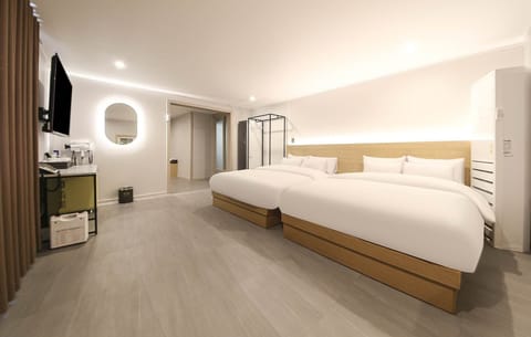 Family Room | Premium bedding, down comforters, pillowtop beds, desk